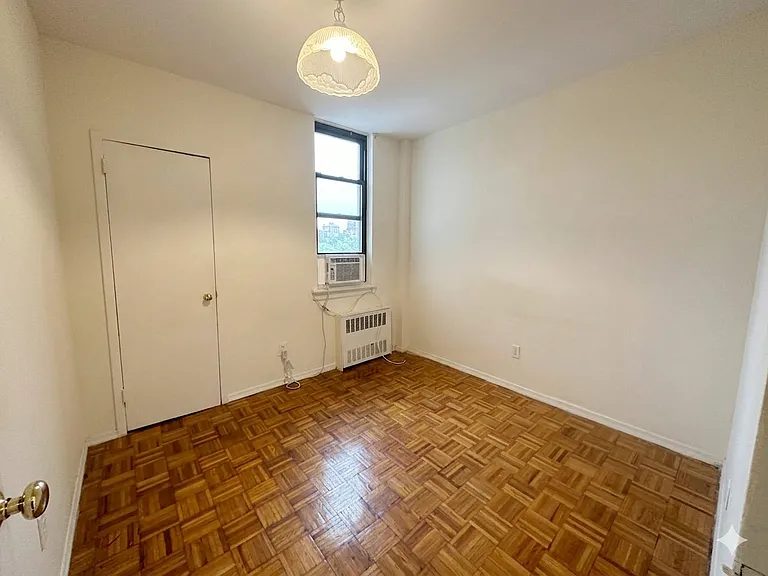 336 E 61st St #10 — Photo 3
