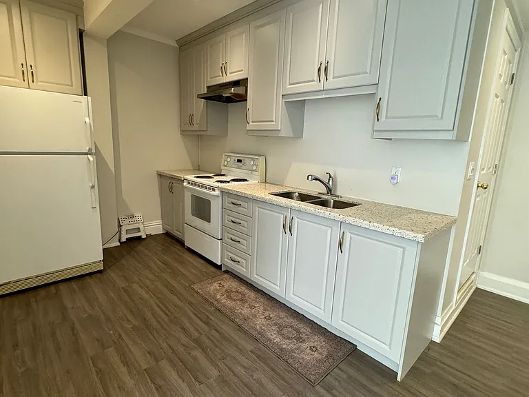 118 Main St E #1 — Photo 1