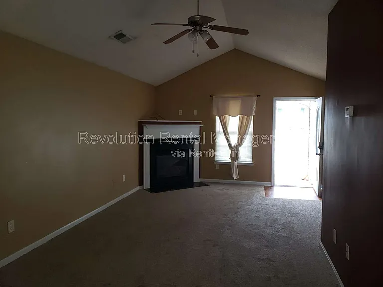 532 Epris Ln — Photo 3