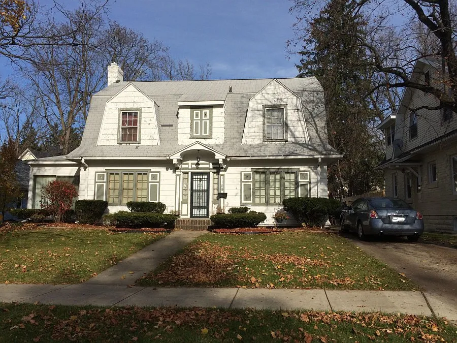 1109 E Michigan Ave photo 1