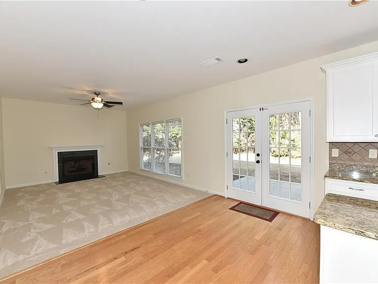 2515 Spring Grove Ct — Photo 14