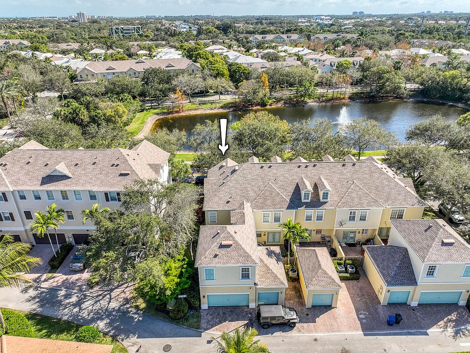 1st image of 120 W Thatch Palm Circle
