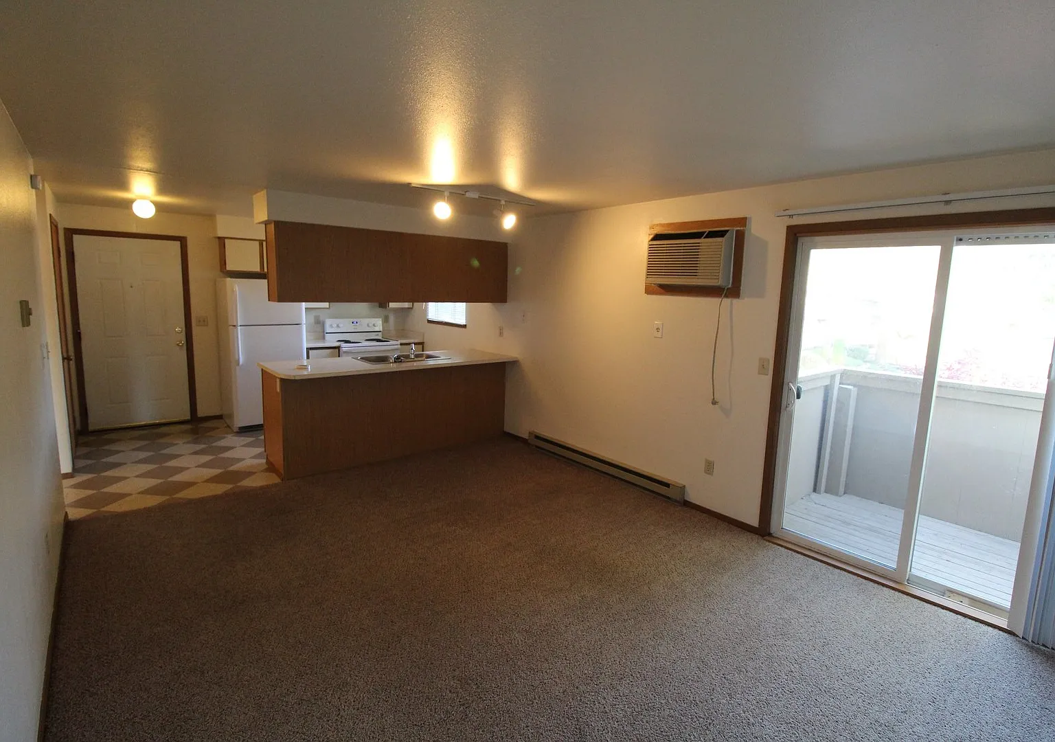 Pineridge Apartments — Photo 2