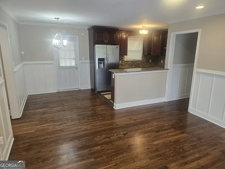2931 Cloverleaf Dr — Photo 2