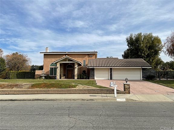 2nd image of 15325 Ilex Dr