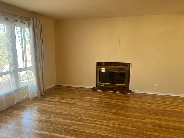 2 bed, 990 sqft, $3,150 — Photo 2