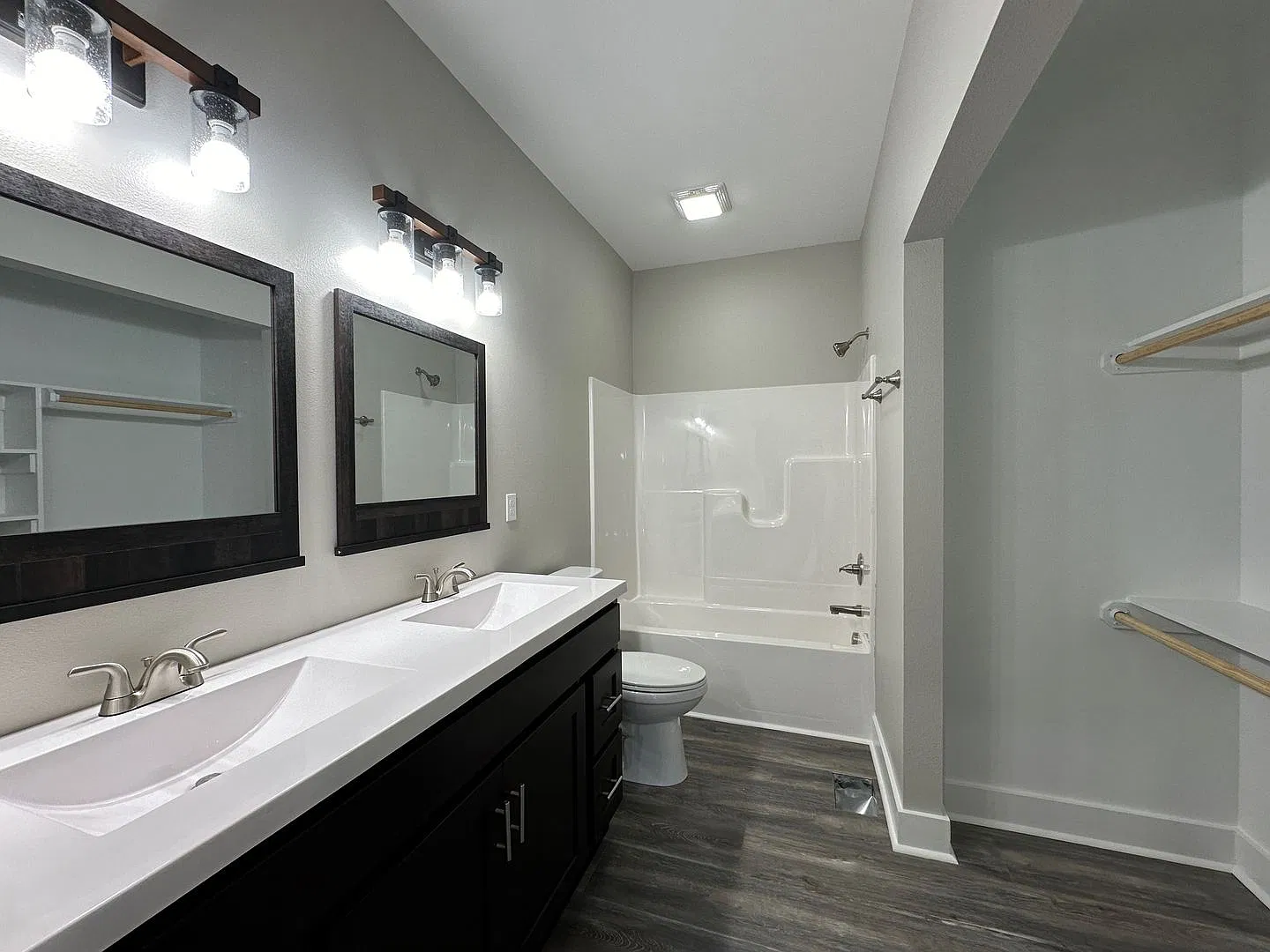 3 Bedroom 2 Bath Duplex on 23rd Street! — Photo 3