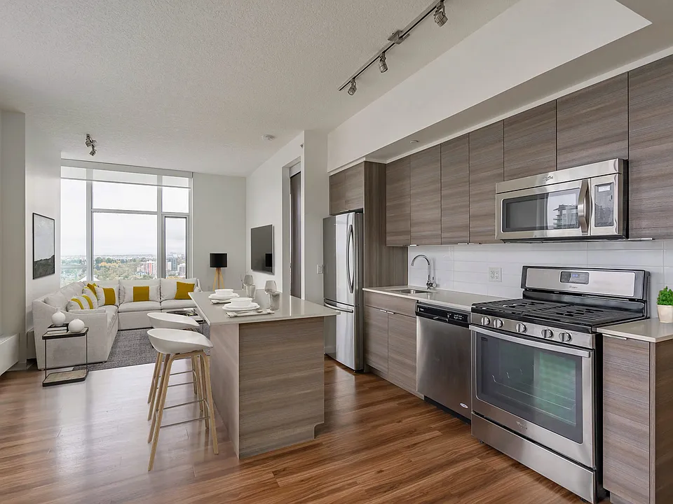 121 13th Ave SW