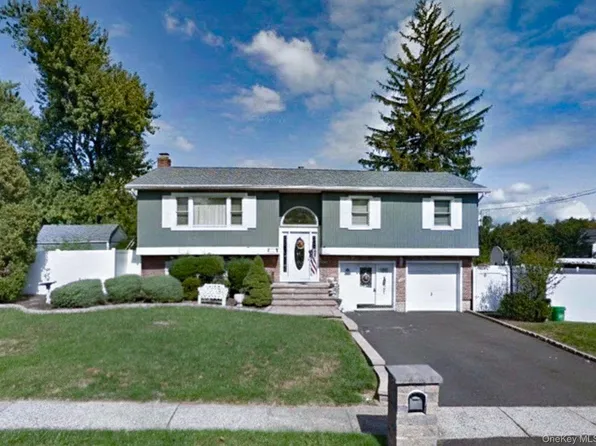 40 Pittsford Way, Nanuet, NY 10954