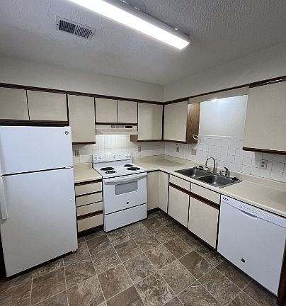 4th image of 516 Cantebury Dr APT B