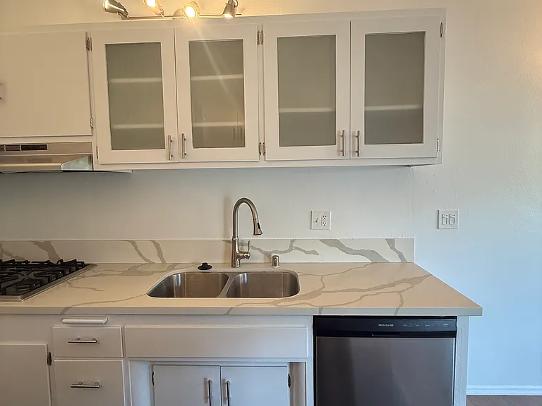 1709 N. Fuller Ave — Photo 20