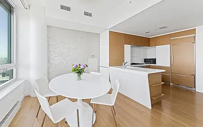 Rented by R New York