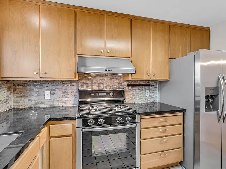 2913 Bayview Dr — Photo 9