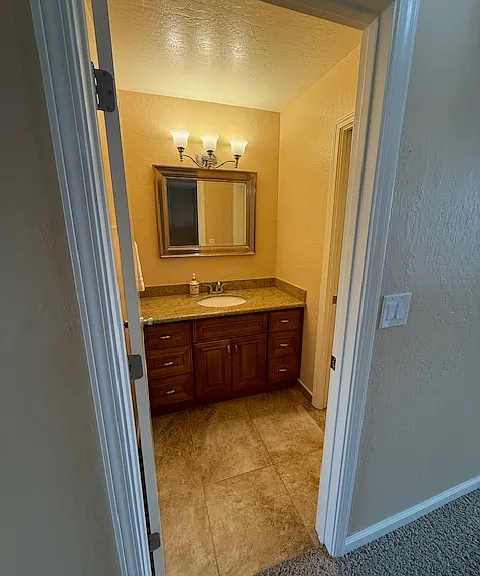 6104 Chateau Ct — Photo 27