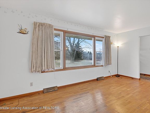 4th image of 3187 S Canfield Rd
