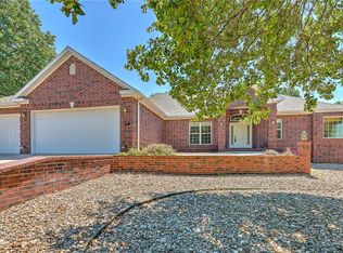 5 Strichen Dr, Bella Vista, AR 72715