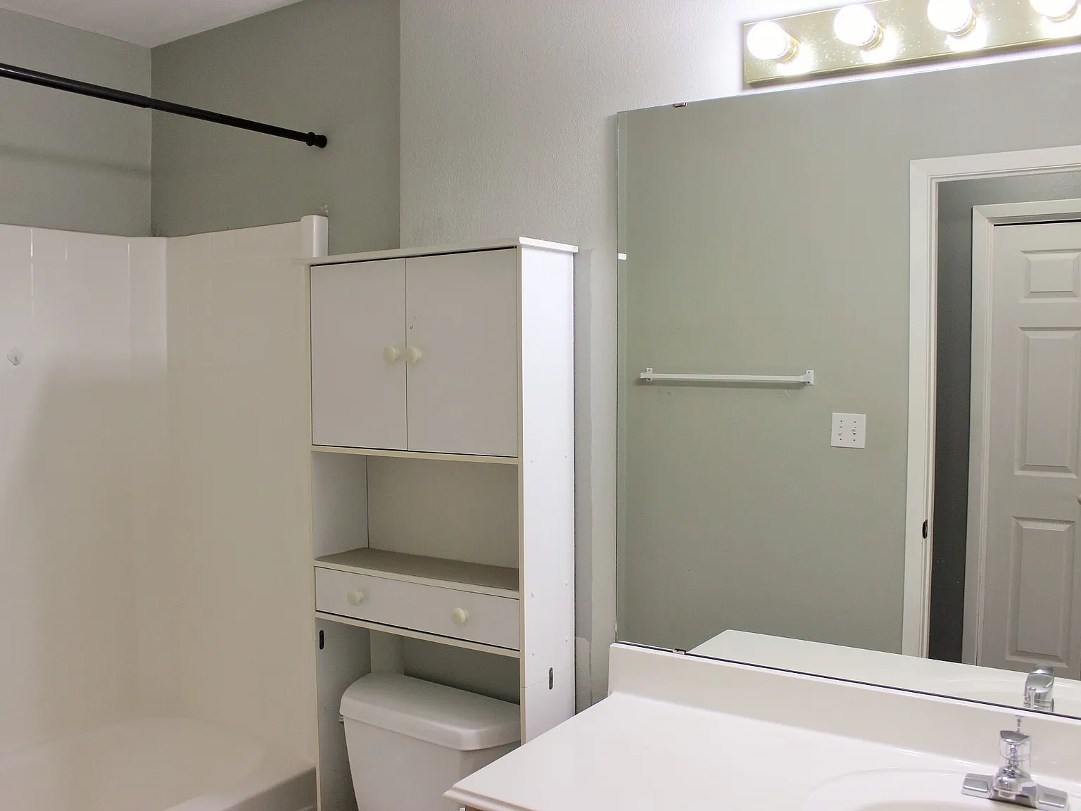 347 Stone Hill Dr - 3 — Photo 2