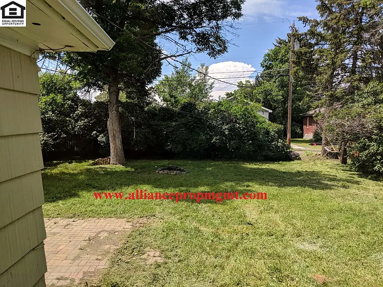 411 S 14th Ave — Photo 3