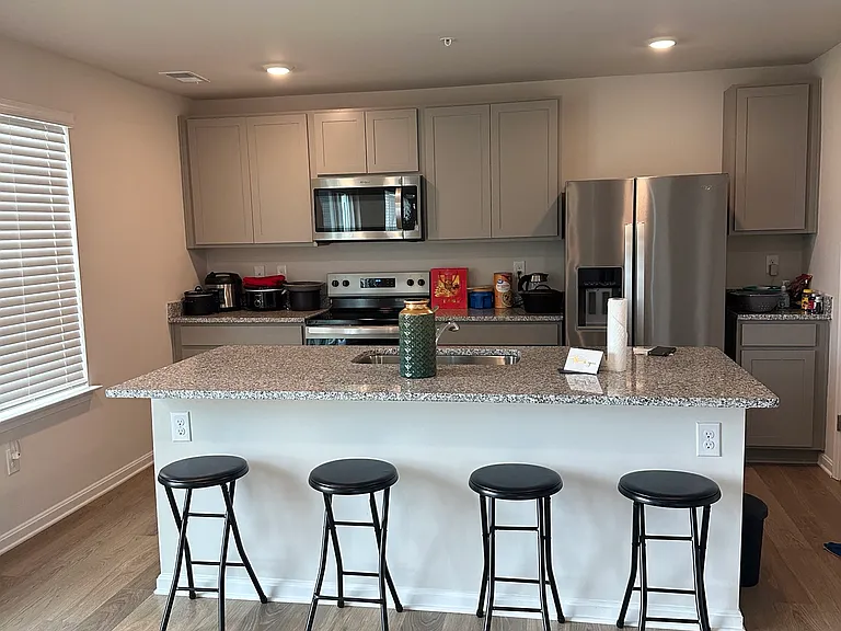 1345 Fairview Ln — Photo 15