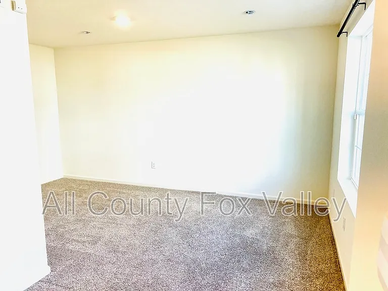 1480 Yosemite Way — Photo 7