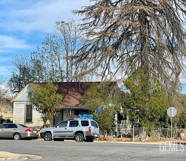 2nd image of 904 L St