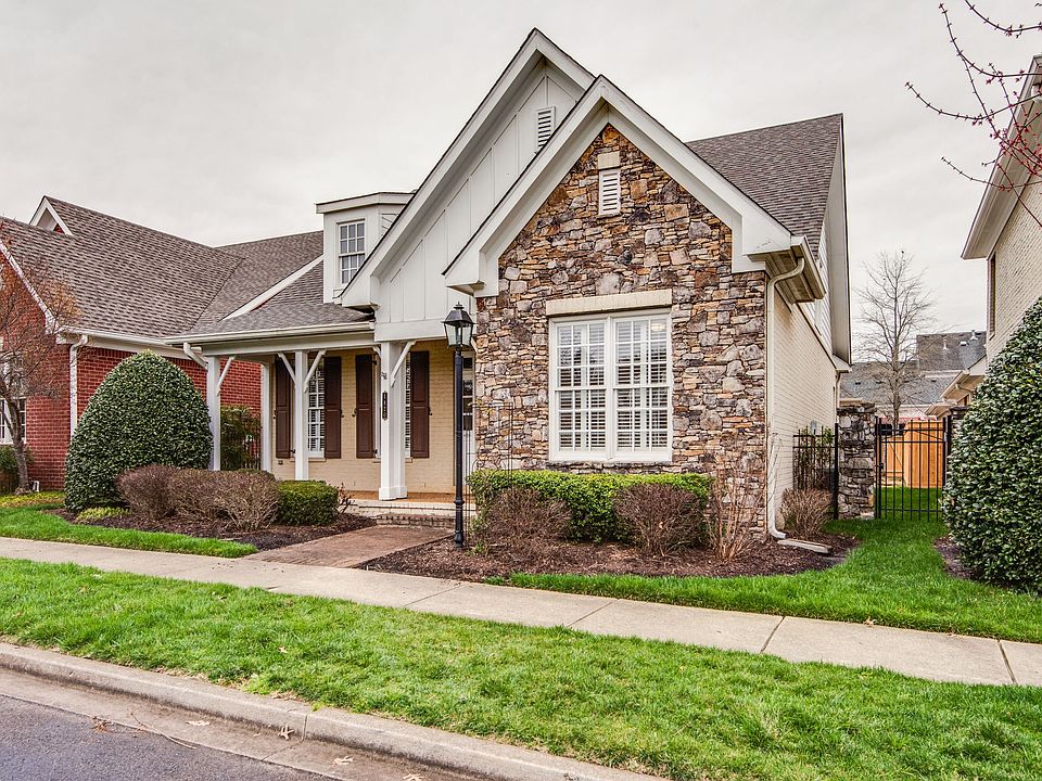 1st image of 1820 Thorn Brook Ln