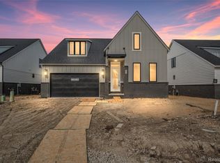 53 S Trail Ct, Troy, MI 48083