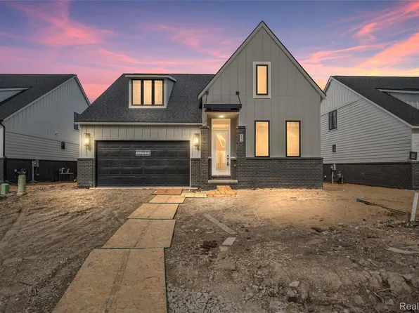 53 S Trail Ct, Troy, MI 48083