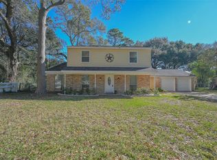 4 Pine Cir, La Marque, TX 77568