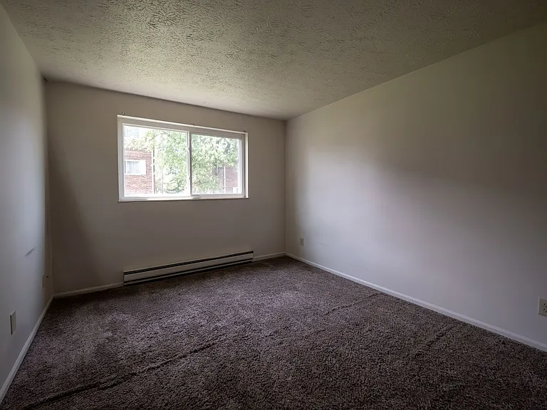 Allen Creek Apartments — Photo 36