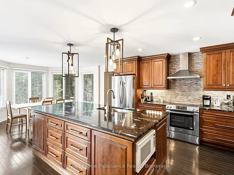 37 Ravine Dr — Photo 8