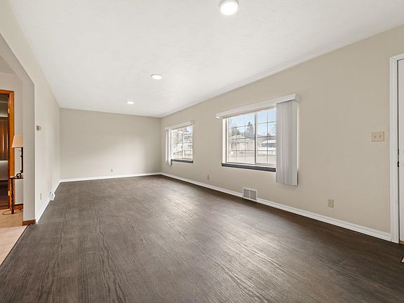 5th image of 4401 N Best Rd