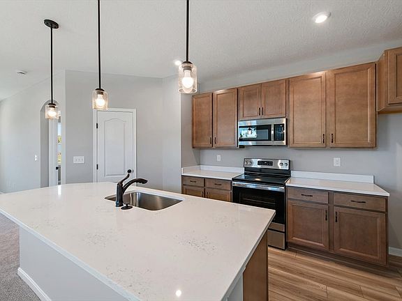 3rd image of 401 Summerlyn Farms Ct