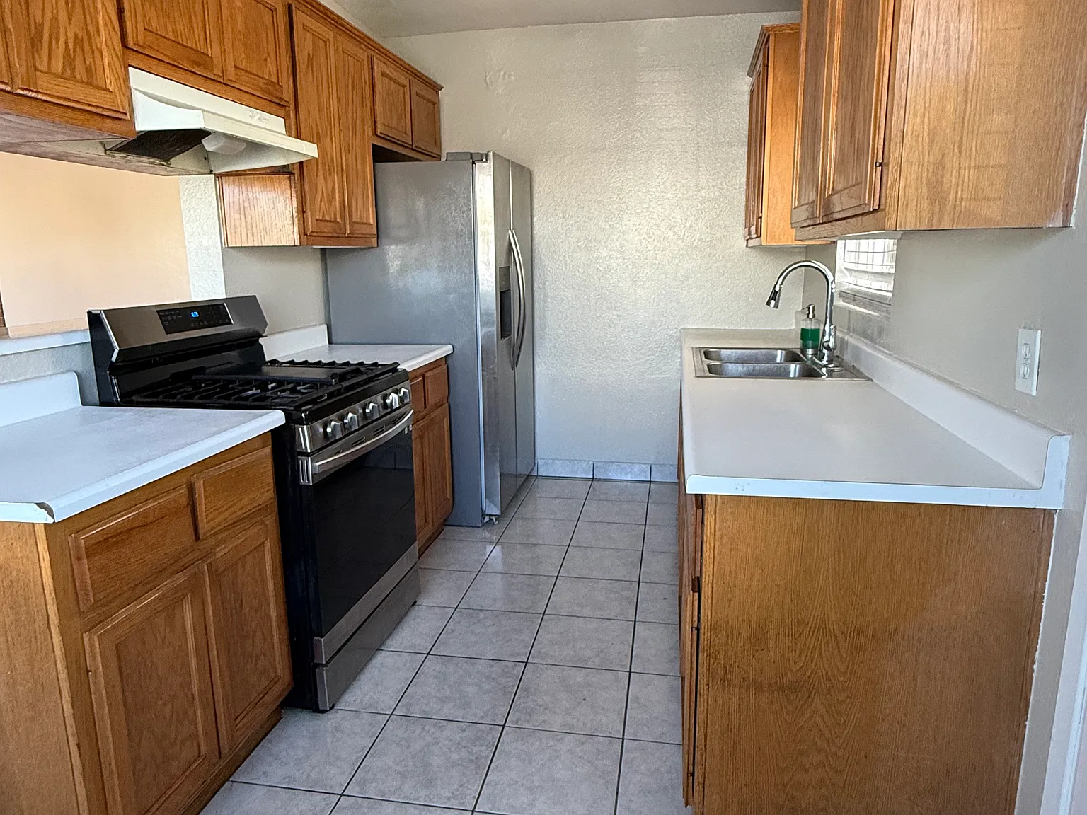 3 bed, 1200 sqft, $2,650 — Photo 3