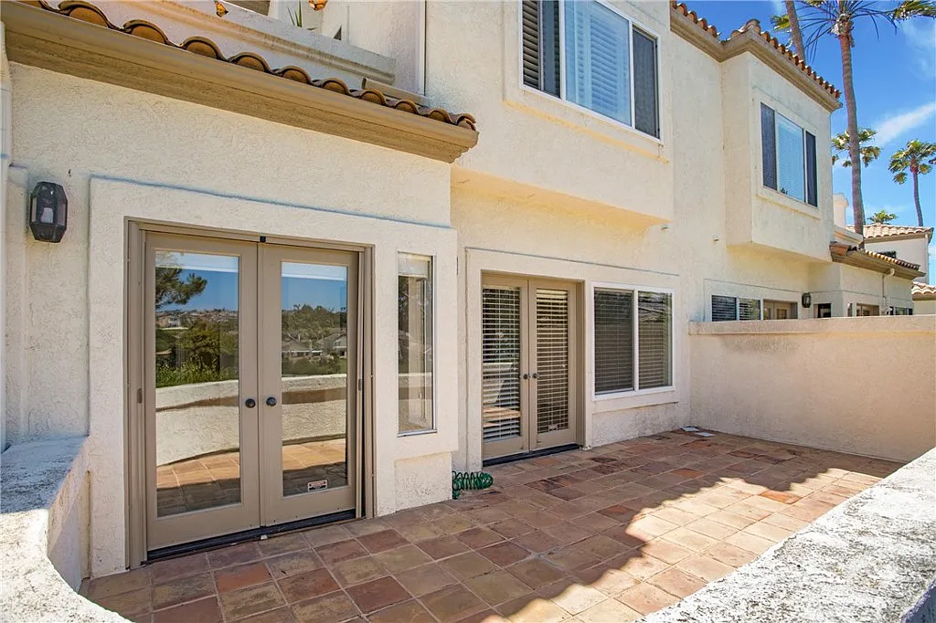 2 bed, 1045 sqft, $4,800 — Photo 4