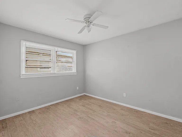 2612 E Auburn St — Photo 18