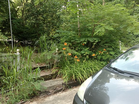 2nd image of 688 Greenbriar Cir E