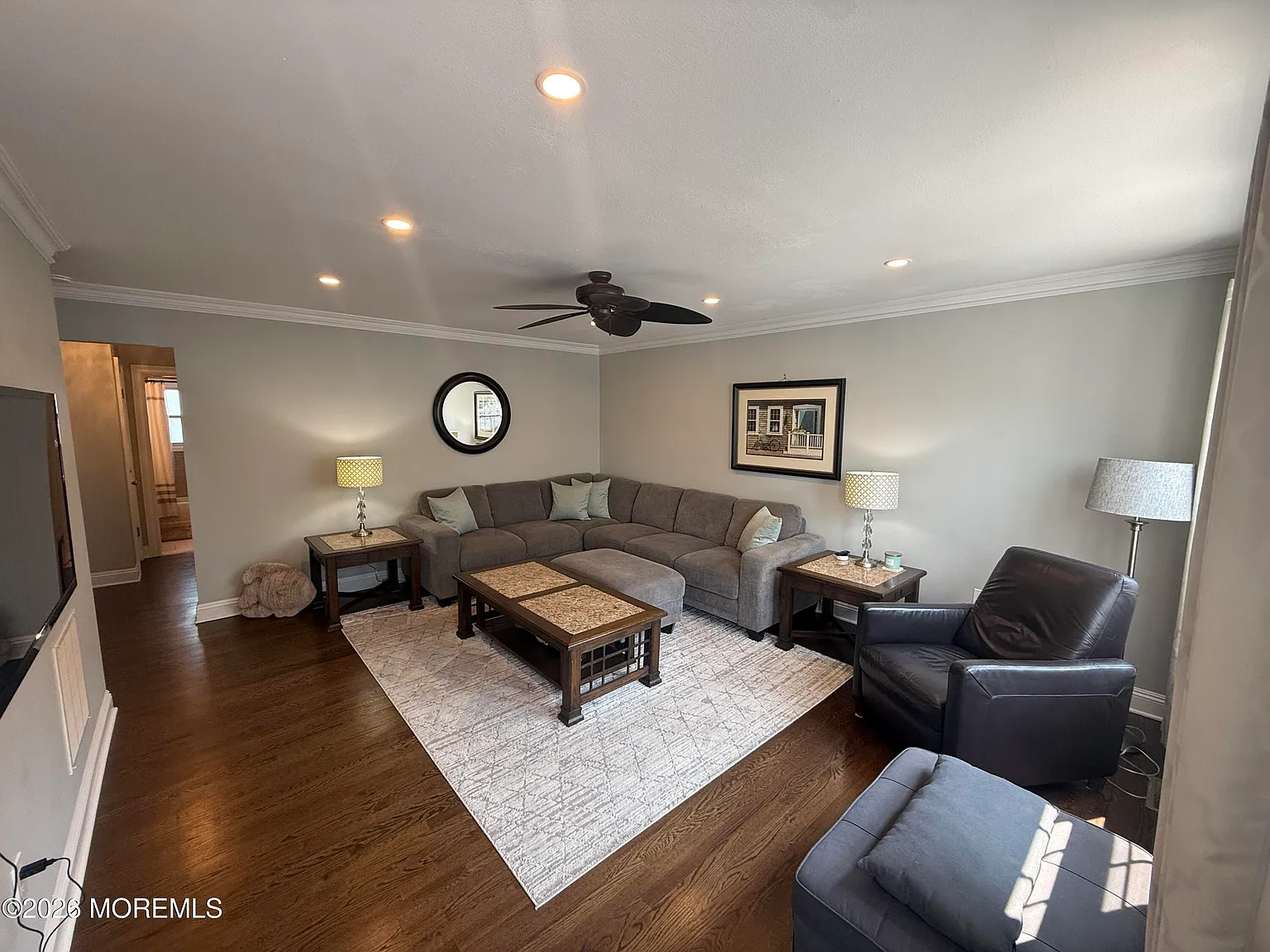 2 bed, 913 sqft, $2,800 — Photo 2