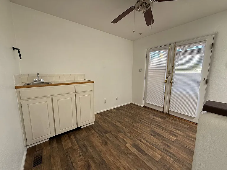 814 SE Cir NW — Photo 23
