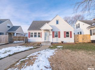 903 Chestnut St, Pekin, IL 61554