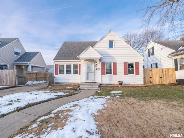 903 Chestnut St, Pekin, IL 61554