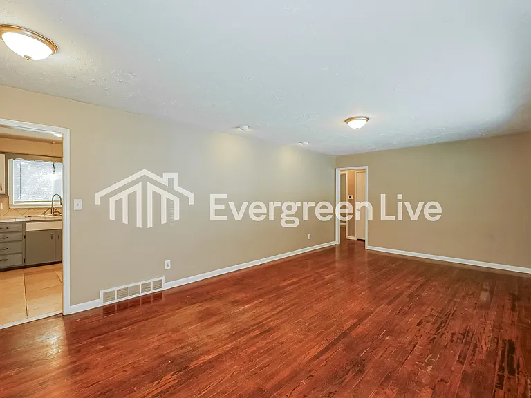 8815 Kentucky Ave — Photo 5