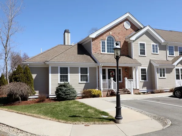 410 Salem St APT 1310, Wakefield, MA 01880