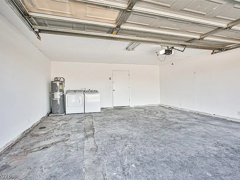 1320 Robin St — Photo 30