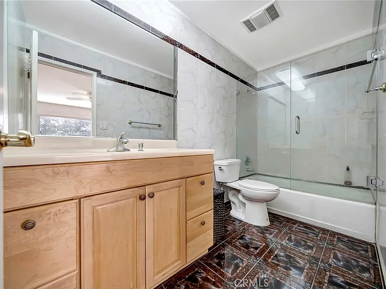 5315 Zelzah Ave #6 — Photo 17