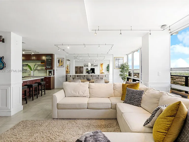 600 NE 36th St #2 — Photo 12