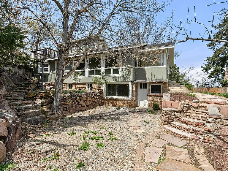 1099 Gilbert St — Photo 48