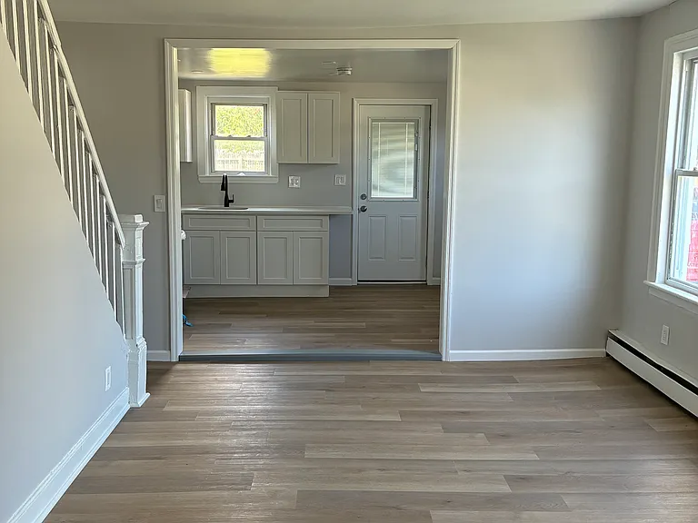 27 Pearl St — Photo 4