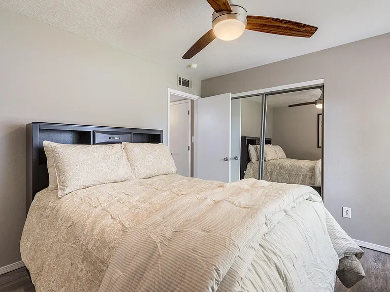 10241 Las Casitas Ct NE — Photo 19