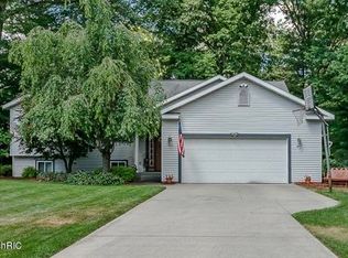 6847 Wintergreen Dr, Fruitport, MI 49415